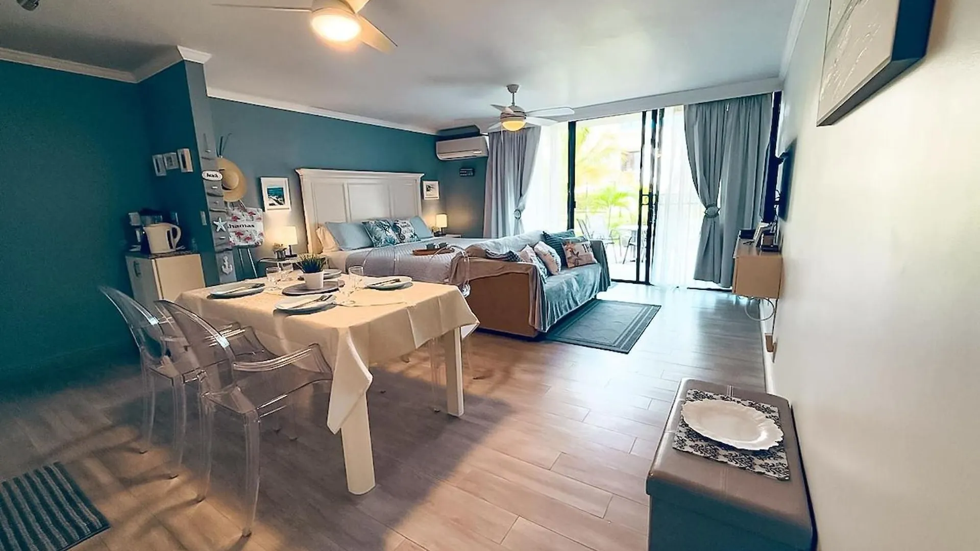 New Stunning Beachfront Condo At The Coral Beach Freeport