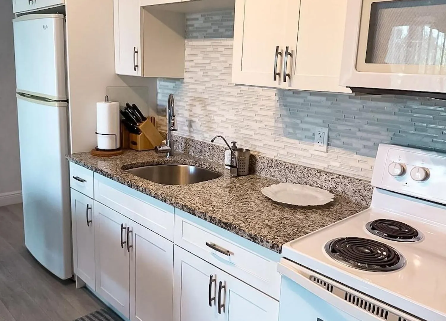 New Stunning Beachfront Condo At The Coral Beach فريبورت